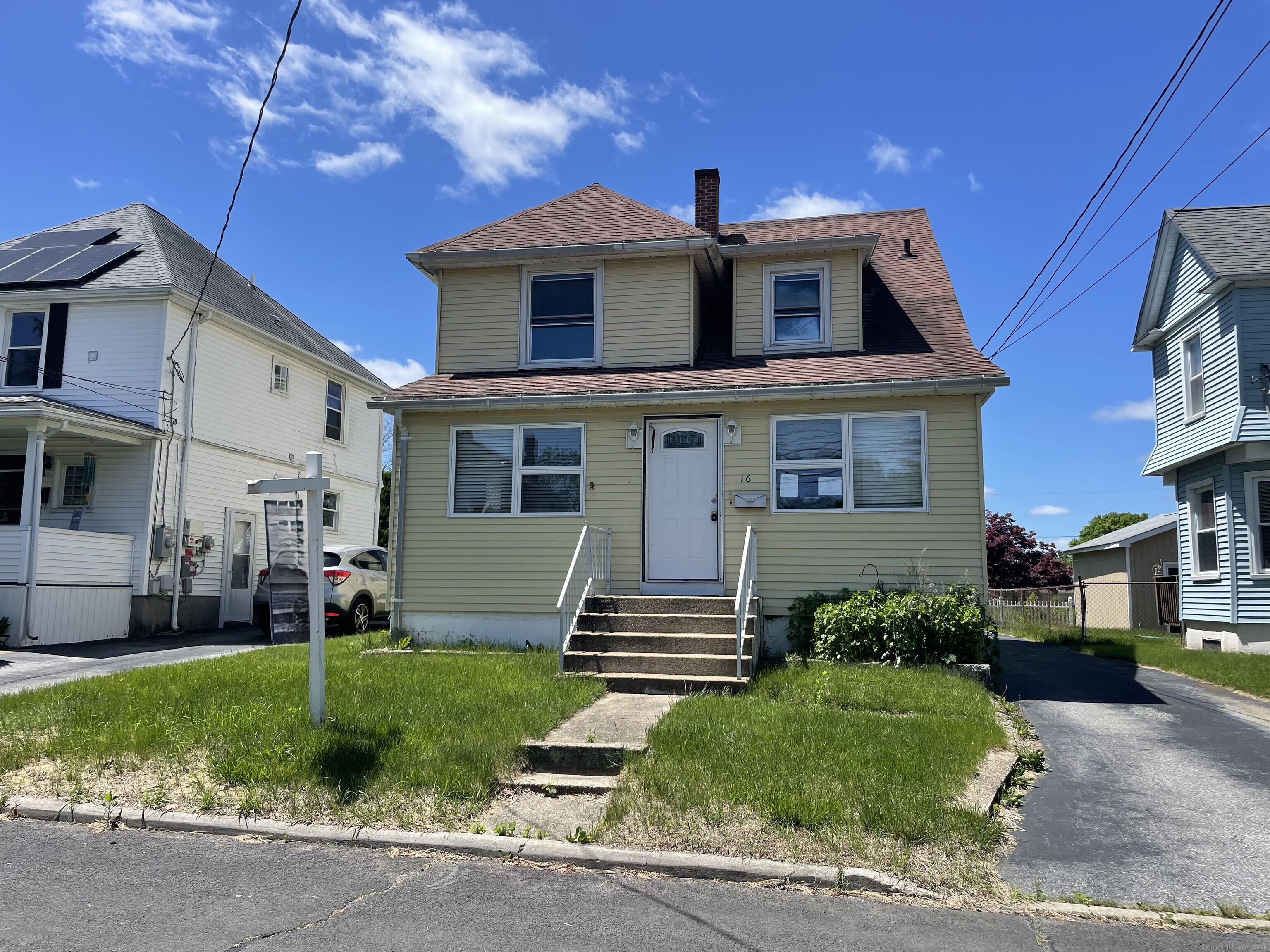 Clifton Street, Waterford, Connecticut - 3 Bedrooms  
2 Bathrooms  
6 Rooms - 
