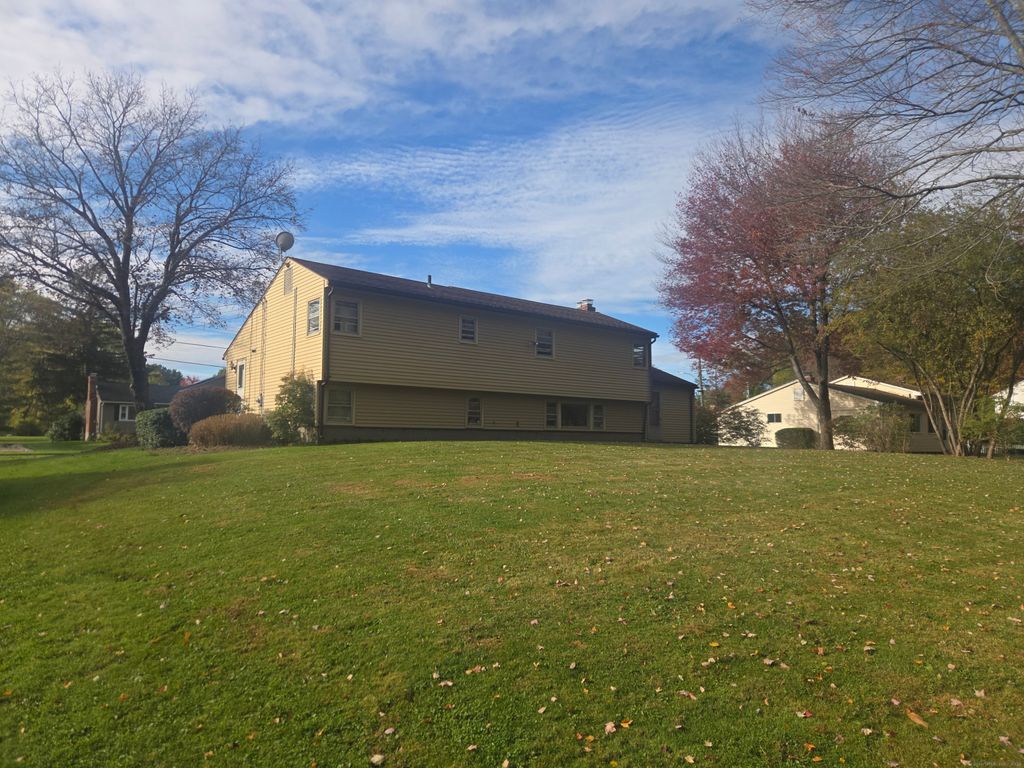 Photo of 28 Carpenter Lane, Bloomfield, CT 06002 (MLS # 24134719)