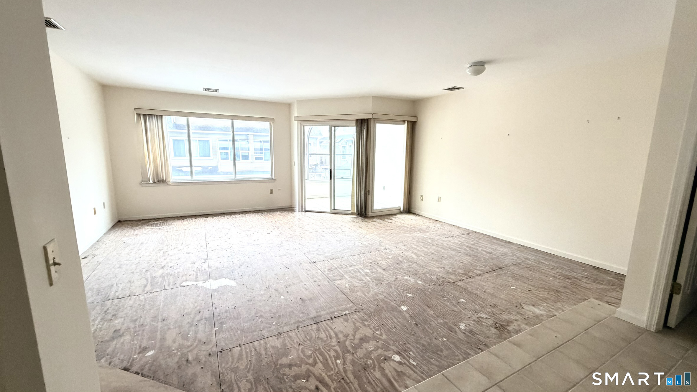 1900 Summer Street 7