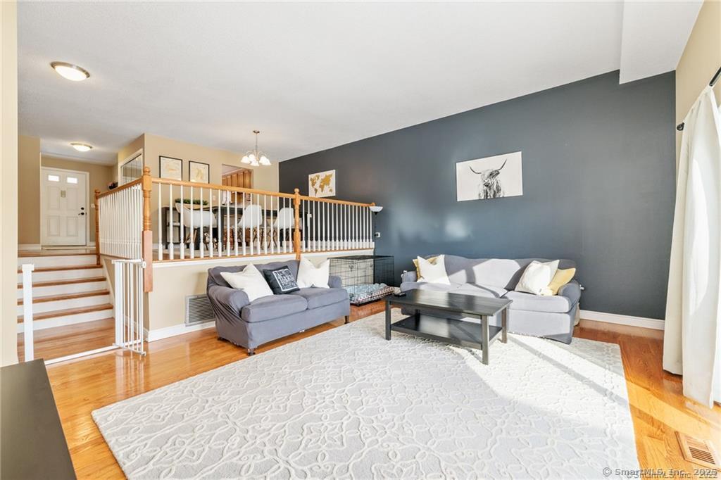 New Britain, Connecticut 06053, United States, 3 Bedrooms Bedrooms, ,3 BathroomsBathrooms,Residential,Pending,222549