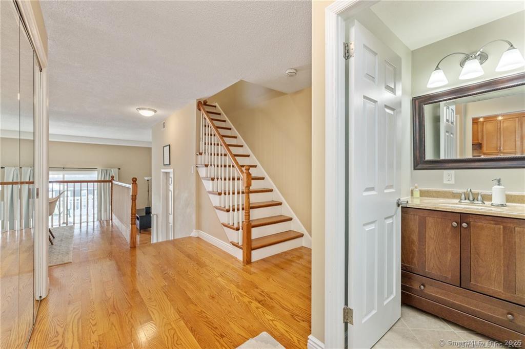 New Britain, Connecticut 06053, United States, 3 Bedrooms Bedrooms, ,3 BathroomsBathrooms,Residential,Pending,222549