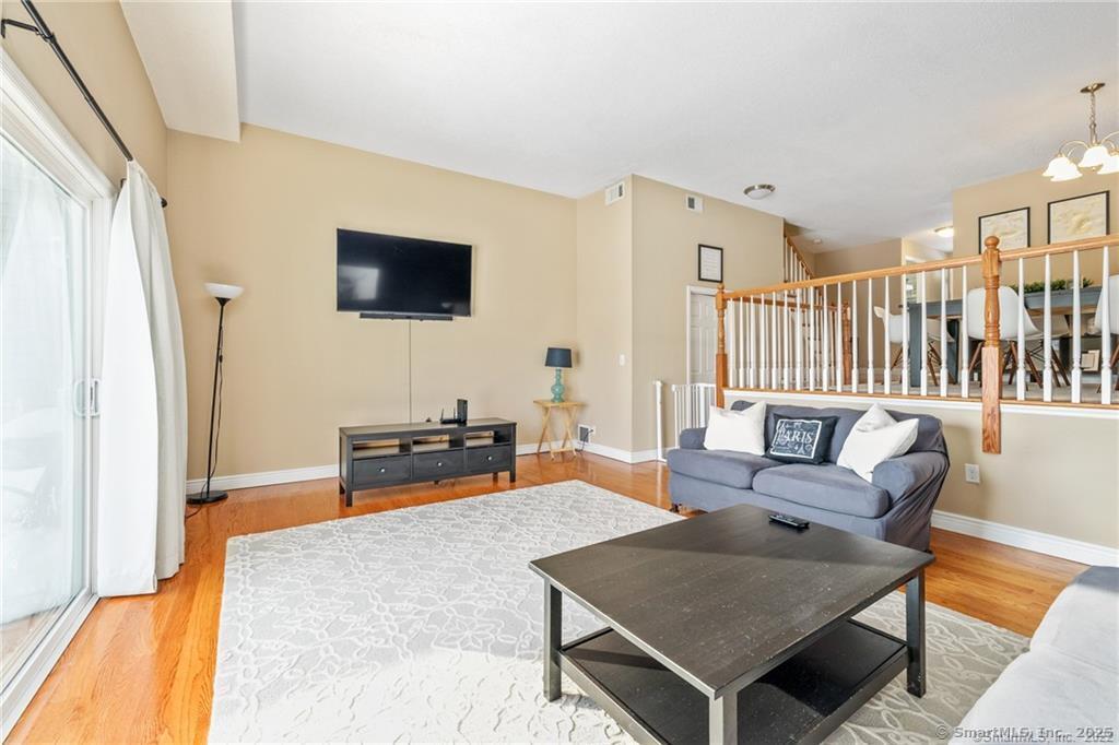 New Britain, Connecticut 06053, United States, 3 Bedrooms Bedrooms, ,3 BathroomsBathrooms,Residential,Pending,222549