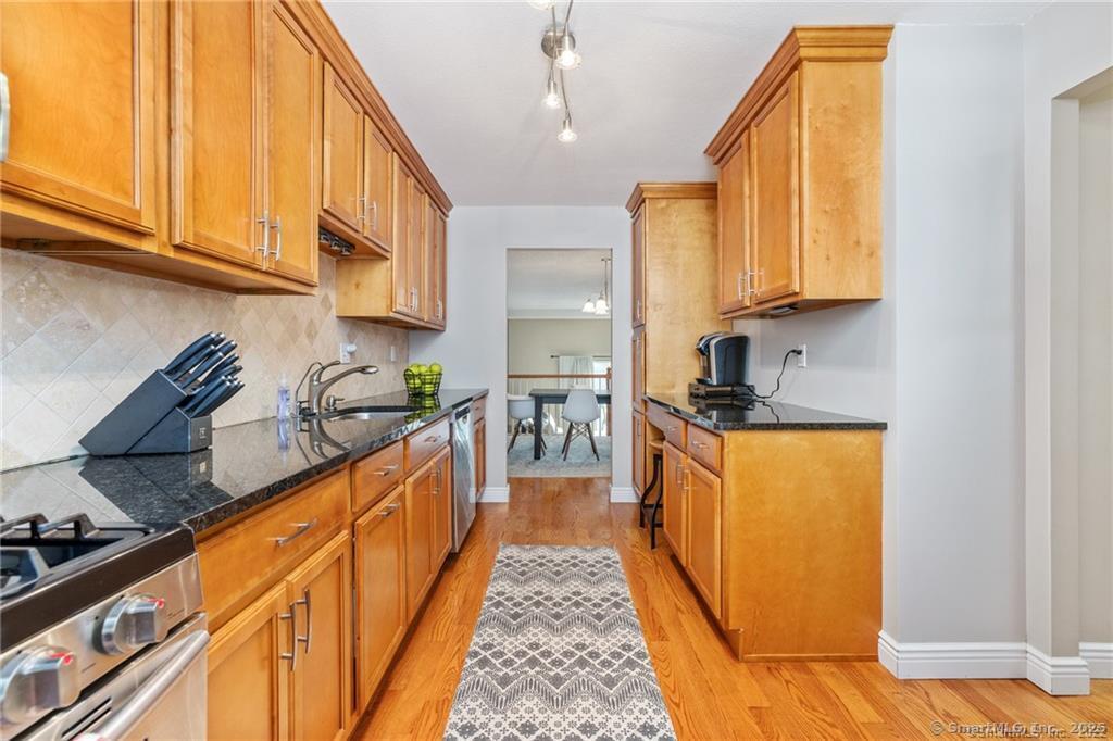 New Britain, Connecticut 06053, United States, 3 Bedrooms Bedrooms, ,3 BathroomsBathrooms,Residential,Pending,222549