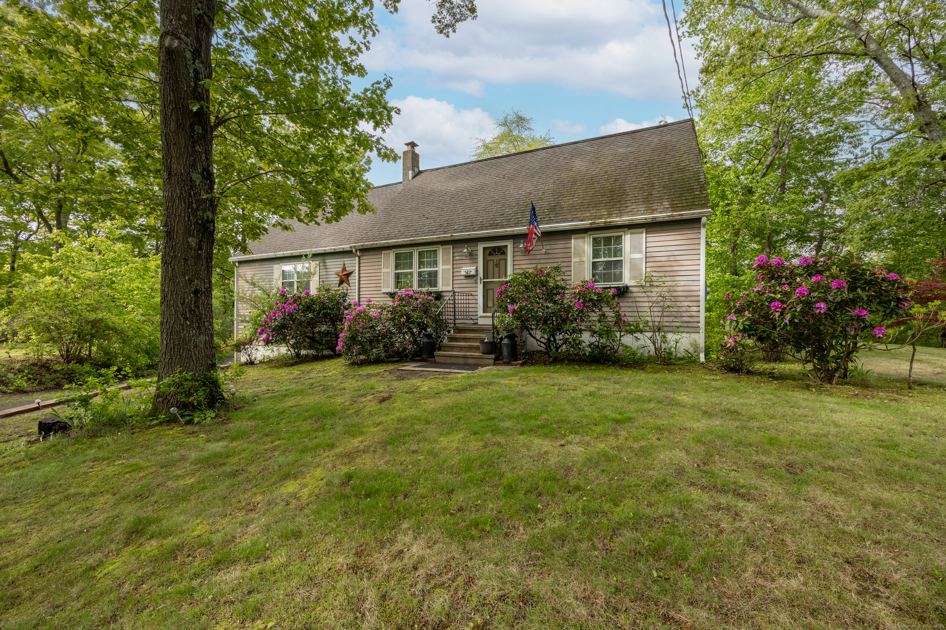 76 River W Street
