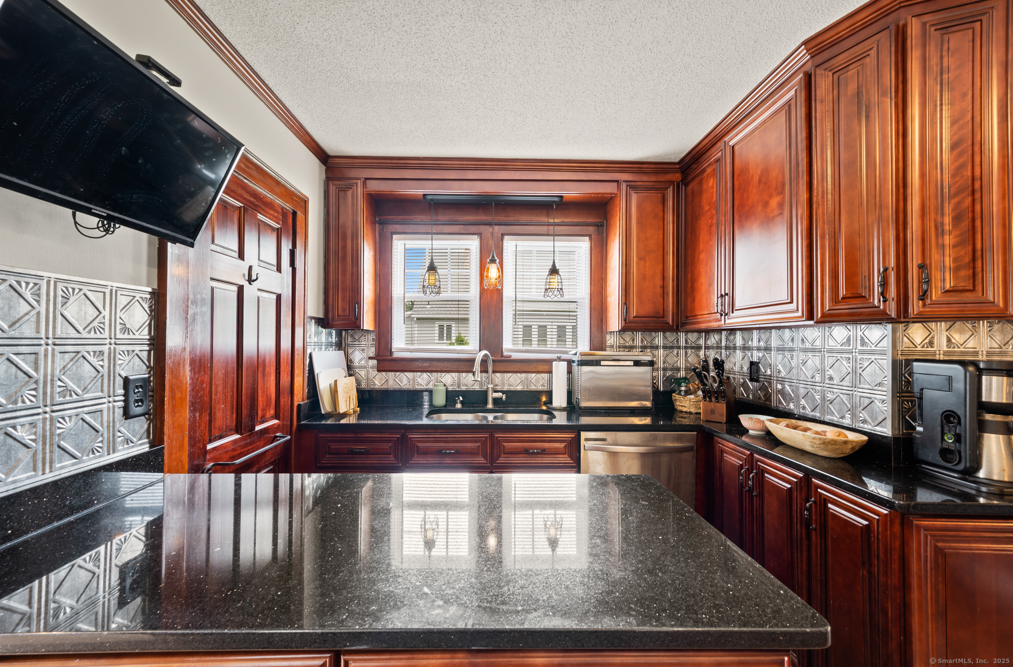 239 Farmington Avenue
