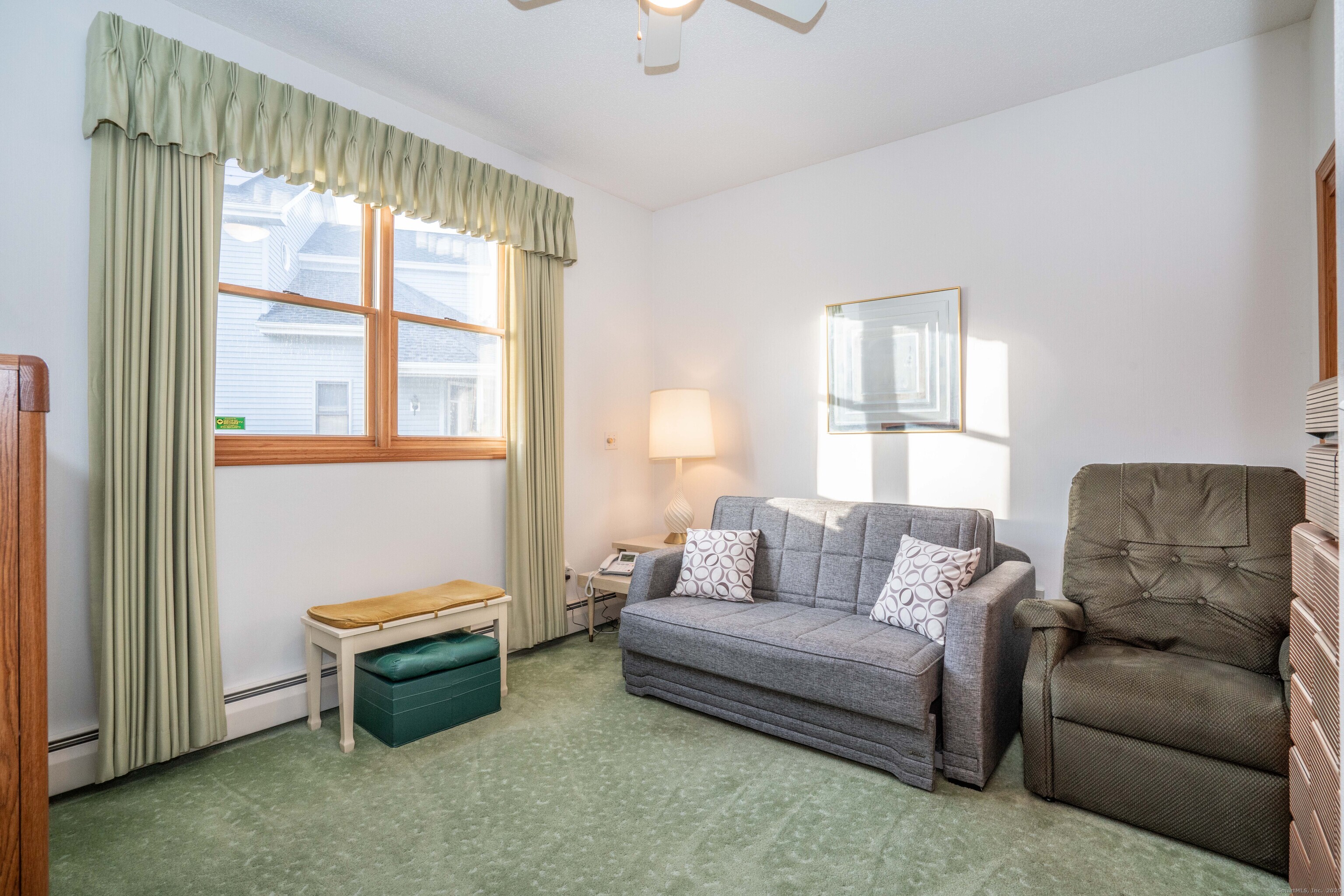 Newington, Connecticut 06111, United States, 2 Bedrooms Bedrooms, ,2 BathroomsBathrooms,Residential,Pending,251221