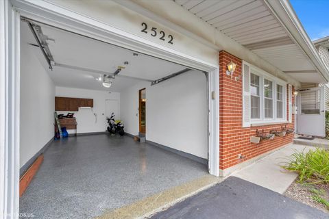 Tiny photo for 2522 N Chestnut Avenue, Arlington Heights, IL 60004 (MLS # 12471951)