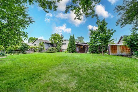 Tiny photo for 2522 N Chestnut Avenue, Arlington Heights, IL 60004 (MLS # 12471951)