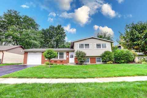 Tiny photo for 2522 N Chestnut Avenue, Arlington Heights, IL 60004 (MLS # 12471951)
