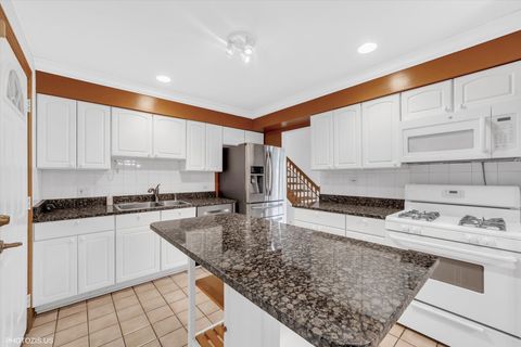 Tiny photo for 2522 N Chestnut Avenue, Arlington Heights, IL 60004 (MLS # 12471951)