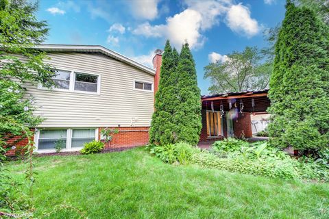 Tiny photo for 2522 N Chestnut Avenue, Arlington Heights, IL 60004 (MLS # 12471951)