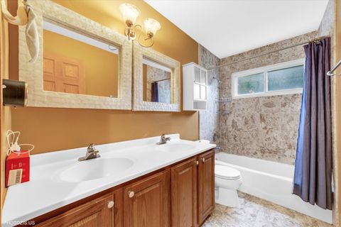 Tiny photo for 2522 N Chestnut Avenue, Arlington Heights, IL 60004 (MLS # 12471951)