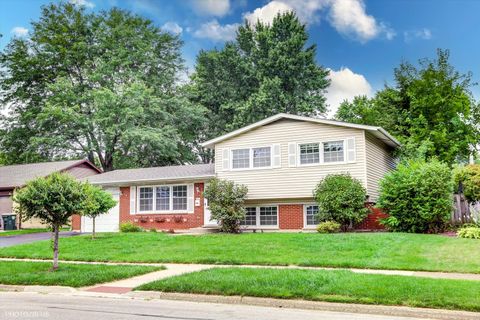 Tiny photo for 2522 N Chestnut Avenue, Arlington Heights, IL 60004 (MLS # 12471951)