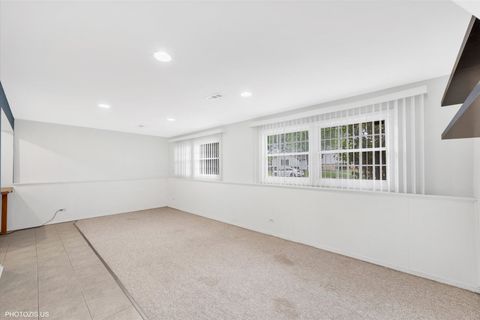 Tiny photo for 2522 N Chestnut Avenue, Arlington Heights, IL 60004 (MLS # 12471951)