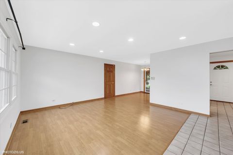 Tiny photo for 2522 N Chestnut Avenue, Arlington Heights, IL 60004 (MLS # 12471951)