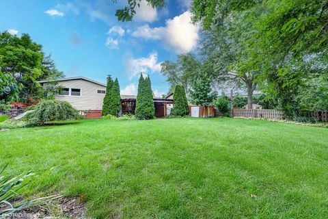 Tiny photo for 2522 N Chestnut Avenue, Arlington Heights, IL 60004 (MLS # 12471951)