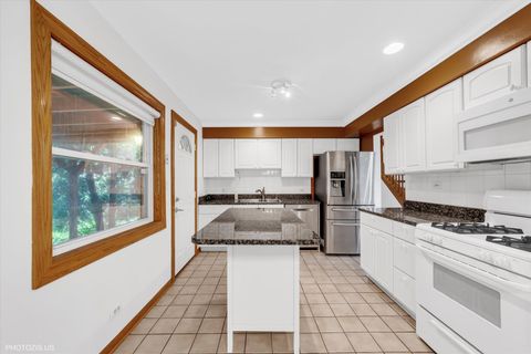 Tiny photo for 2522 N Chestnut Avenue, Arlington Heights, IL 60004 (MLS # 12471951)