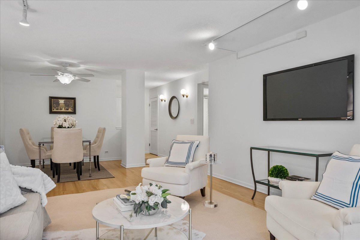 1738 Chicago Avenue 301