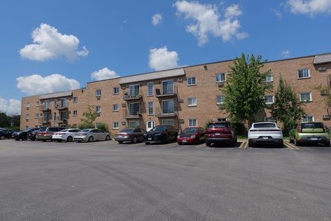 Photo of 143 W Elk Trail #141, Carol Stream, IL 60188 (MLS # 12724651)