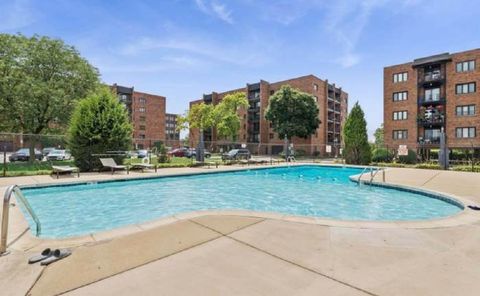 Tiny photo for 9375 Landings Lane #407, Des Plaines, IL 60016 (MLS # 12429509)