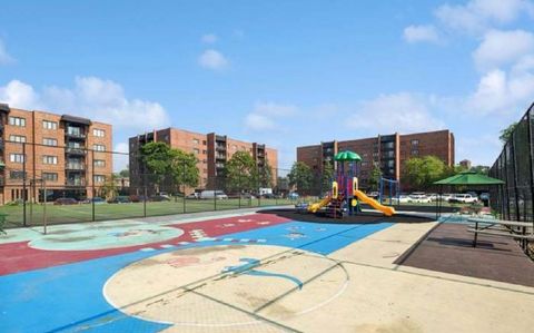 Tiny photo for 9375 Landings Lane #407, Des Plaines, IL 60016 (MLS # 12429509)