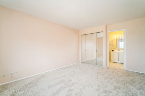 Tiny photo for 9375 Landings Lane #407, Des Plaines, IL 60016 (MLS # 12429509)