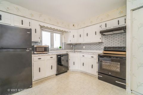 Tiny photo for 9375 Landings Lane #407, Des Plaines, IL 60016 (MLS # 12429509)