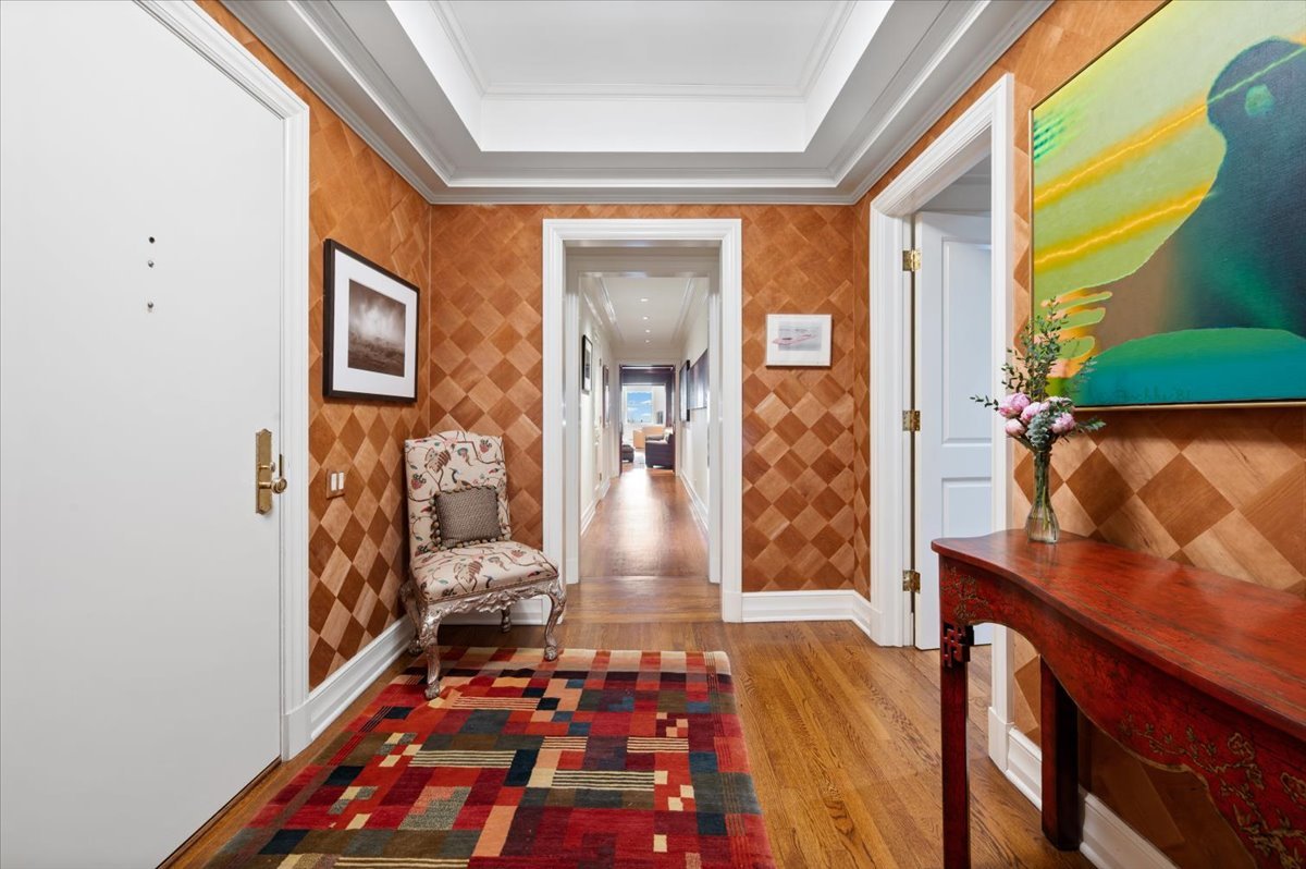 189 E Lake Shore Drive 4E