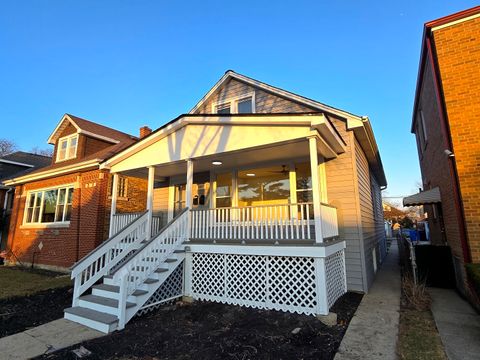 Photo of 3047 N Newland Avenue, Chicago, IL 60634 (MLS # 12566138)