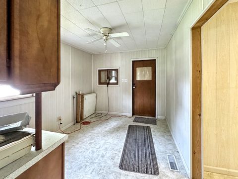 Tiny photo for 615 S Central Street, Gilman, IL 60938 (MLS # 12437558)