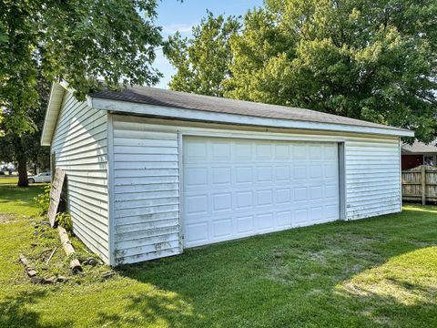 Tiny photo for 615 S Central Street, Gilman, IL 60938 (MLS # 12437558)