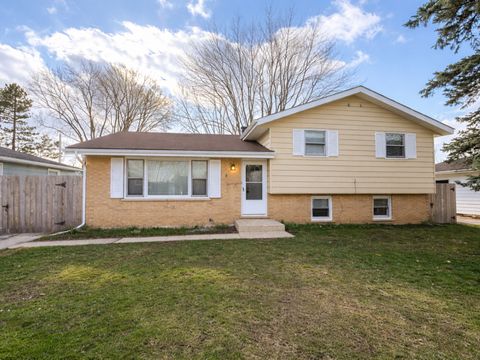 Photo of 2432 YEOMAN Street, Waukegan, IL 60087 (MLS # 12613031)