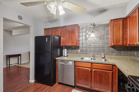 Tiny photo for 530 Chase Drive #4, Clarendon Hills, IL 60514 (MLS # 12522551)