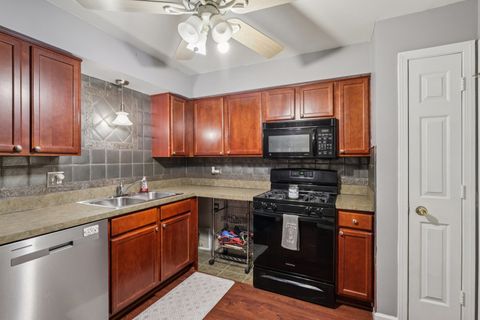 Tiny photo for 530 Chase Drive #4, Clarendon Hills, IL 60514 (MLS # 12522551)