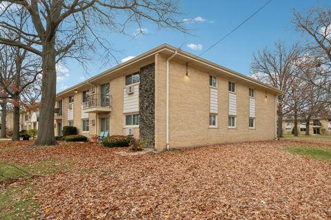 Tiny photo for 530 Chase Drive #4, Clarendon Hills, IL 60514 (MLS # 12522551)