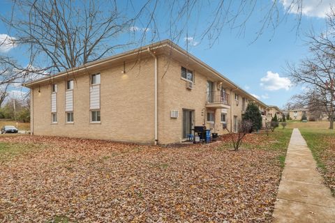 Tiny photo for 530 Chase Drive #4, Clarendon Hills, IL 60514 (MLS # 12522551)