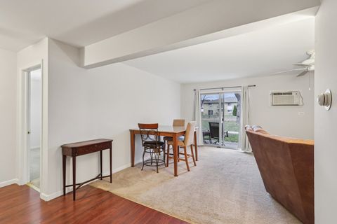 Tiny photo for 530 Chase Drive #4, Clarendon Hills, IL 60514 (MLS # 12522551)