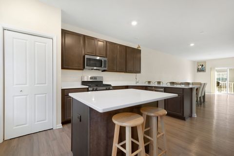 Tiny photo for 10306 Kerry Ridge Court, Chicago Ridge, IL 60415 (MLS # 12477655)