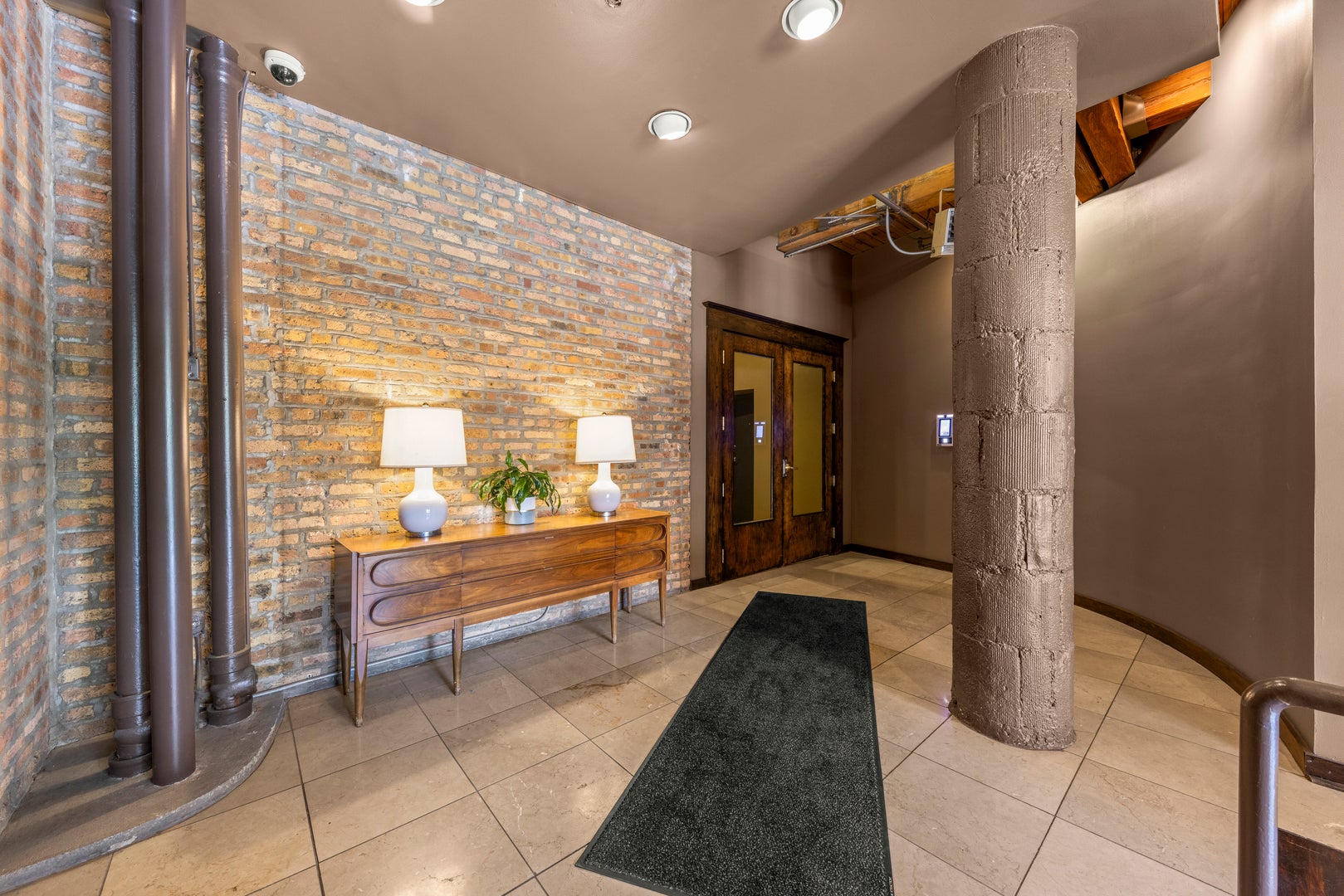 913 W Van Buren Street 5D