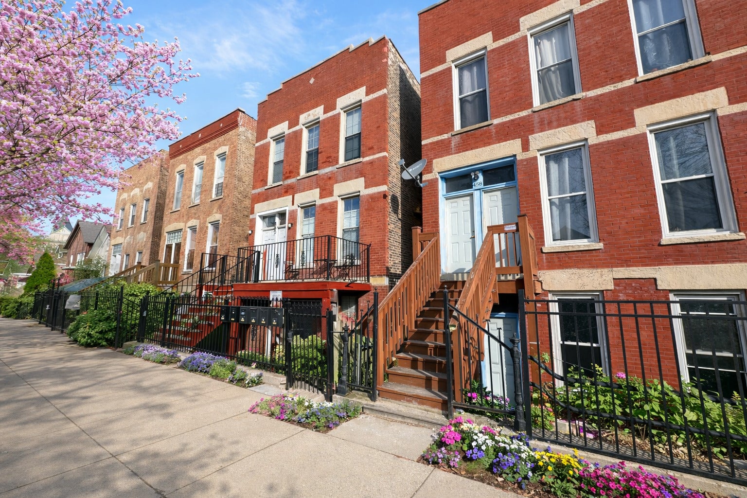 460 W 28th Place
