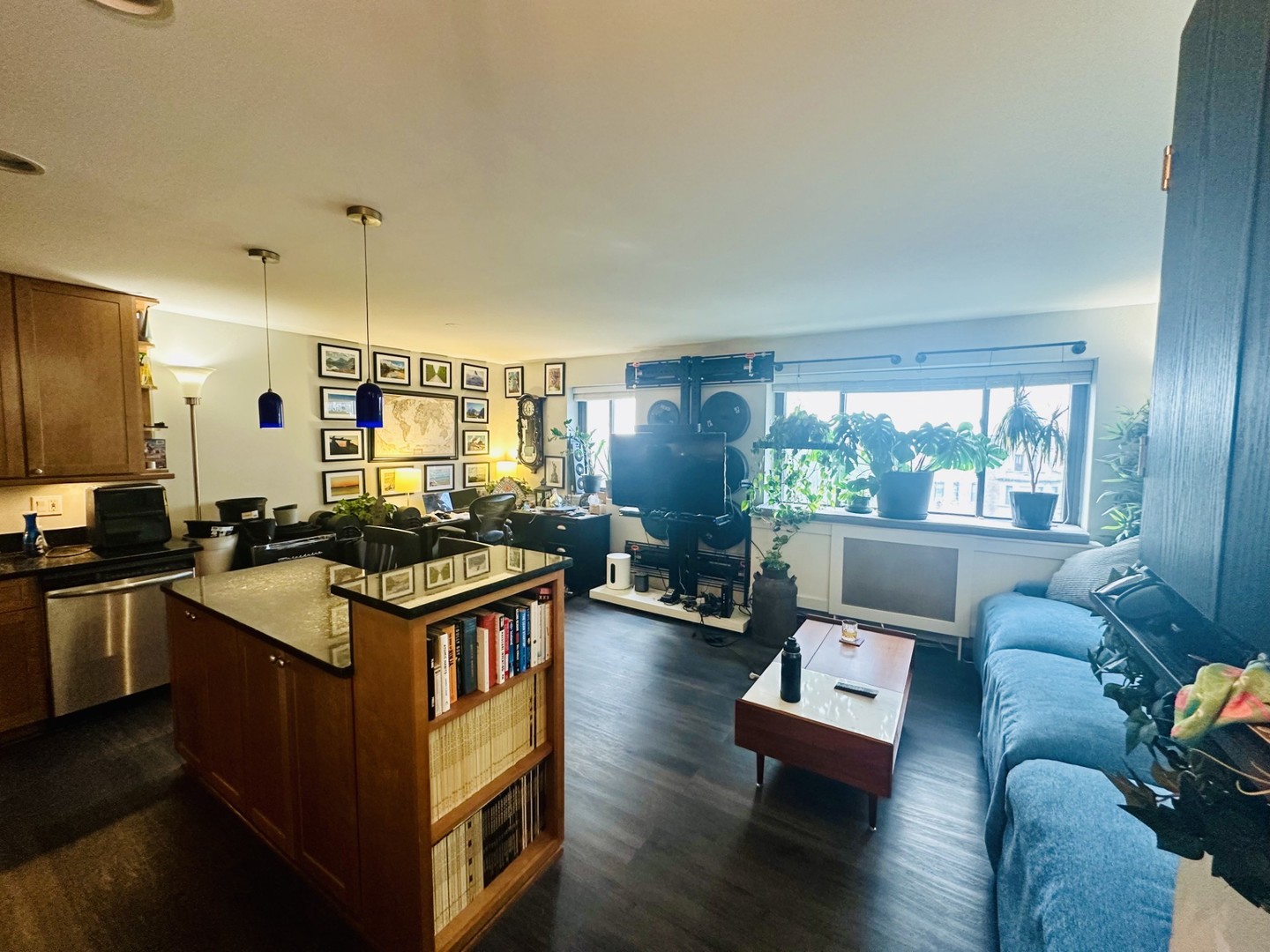 607 W Wrightwood Avenue 701