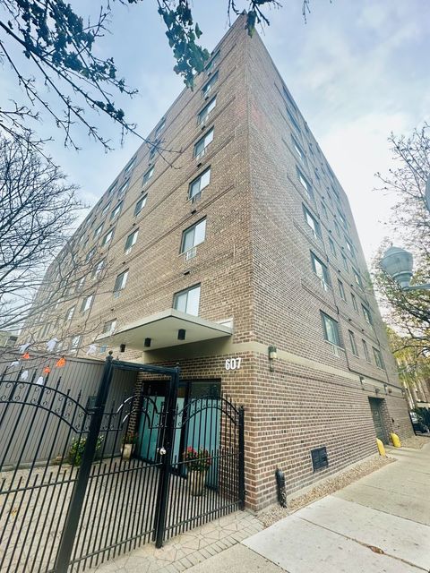607 W Wrightwood Avenue 701 Chicago IL 60614