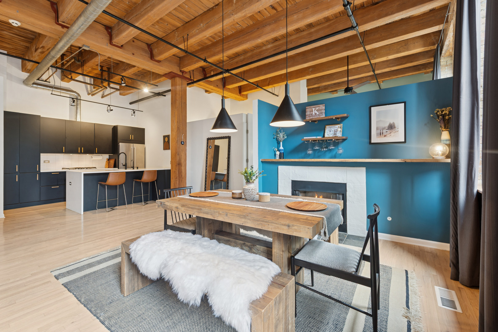 2511 W Moffat Street 101