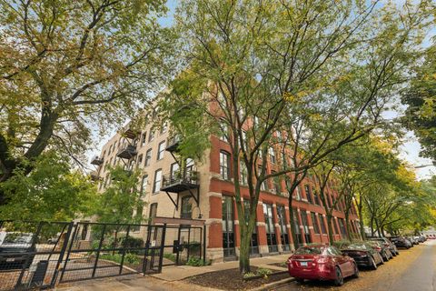 Photo of 2511 W Moffat Street #101, Chicago, IL 60647 (MLS # 12502601)