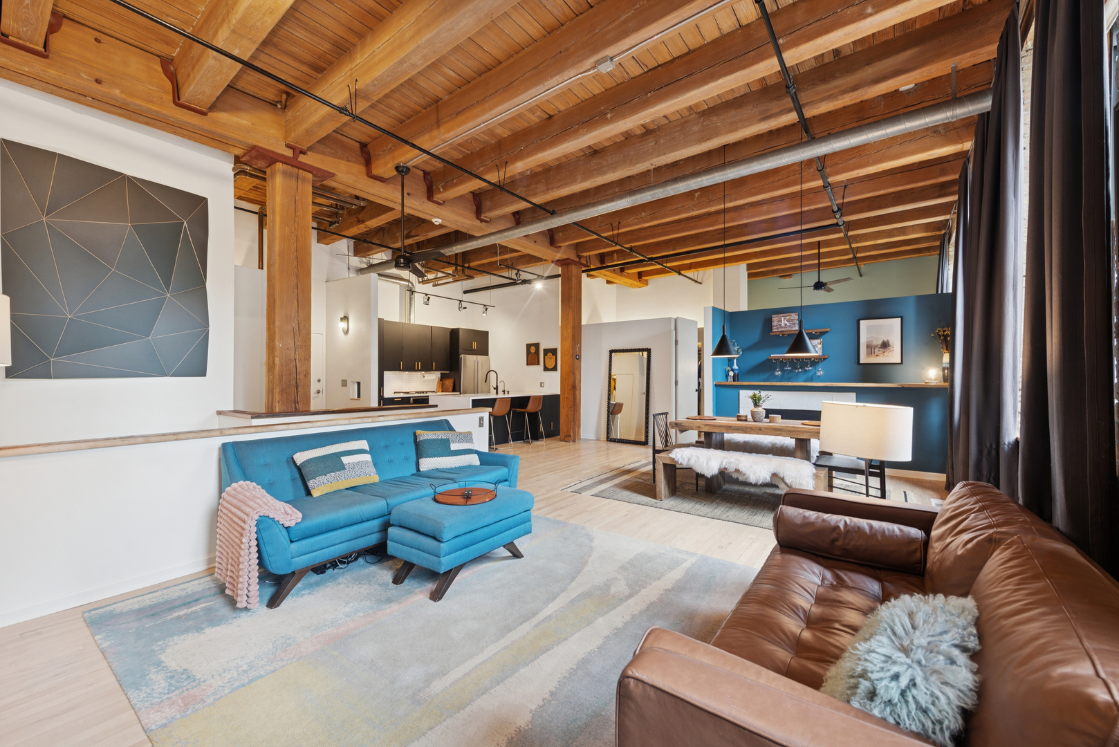 2511 W Moffat Street 101