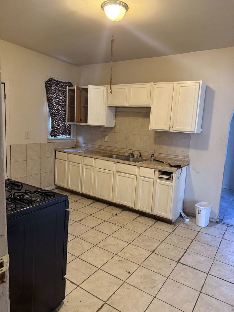 11715 S Wentworth Avenue