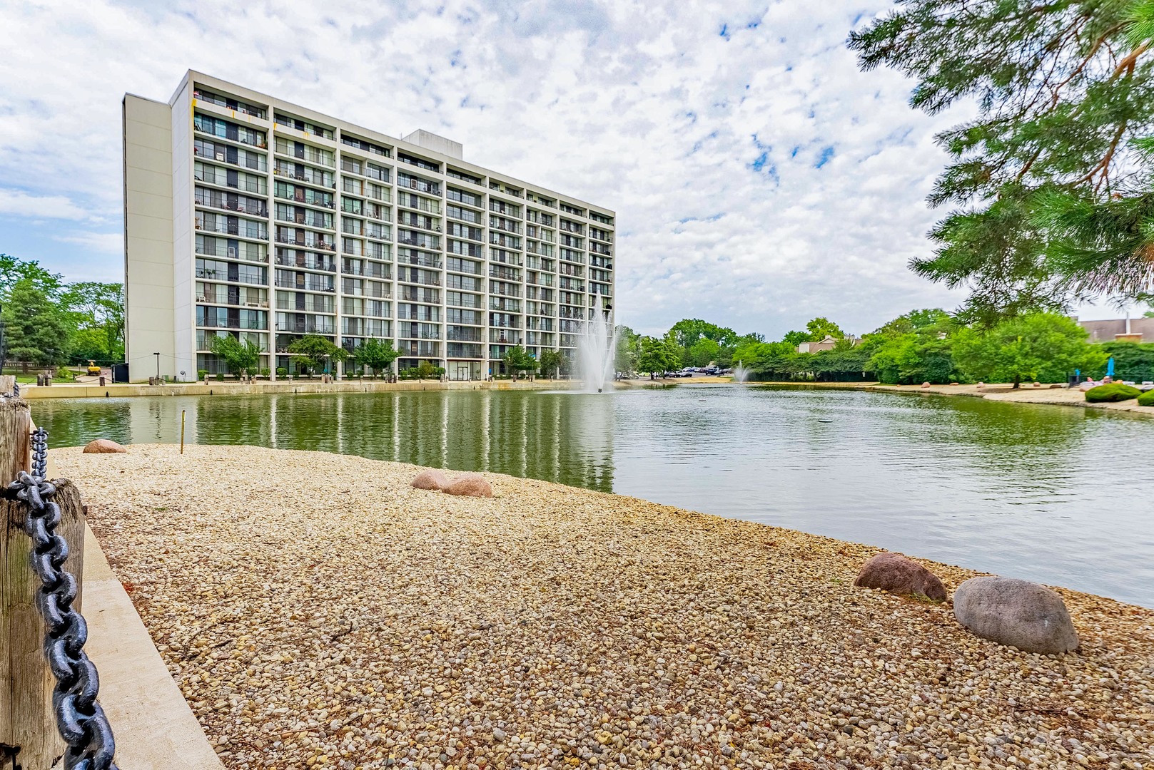 2005 S Finley Road 704