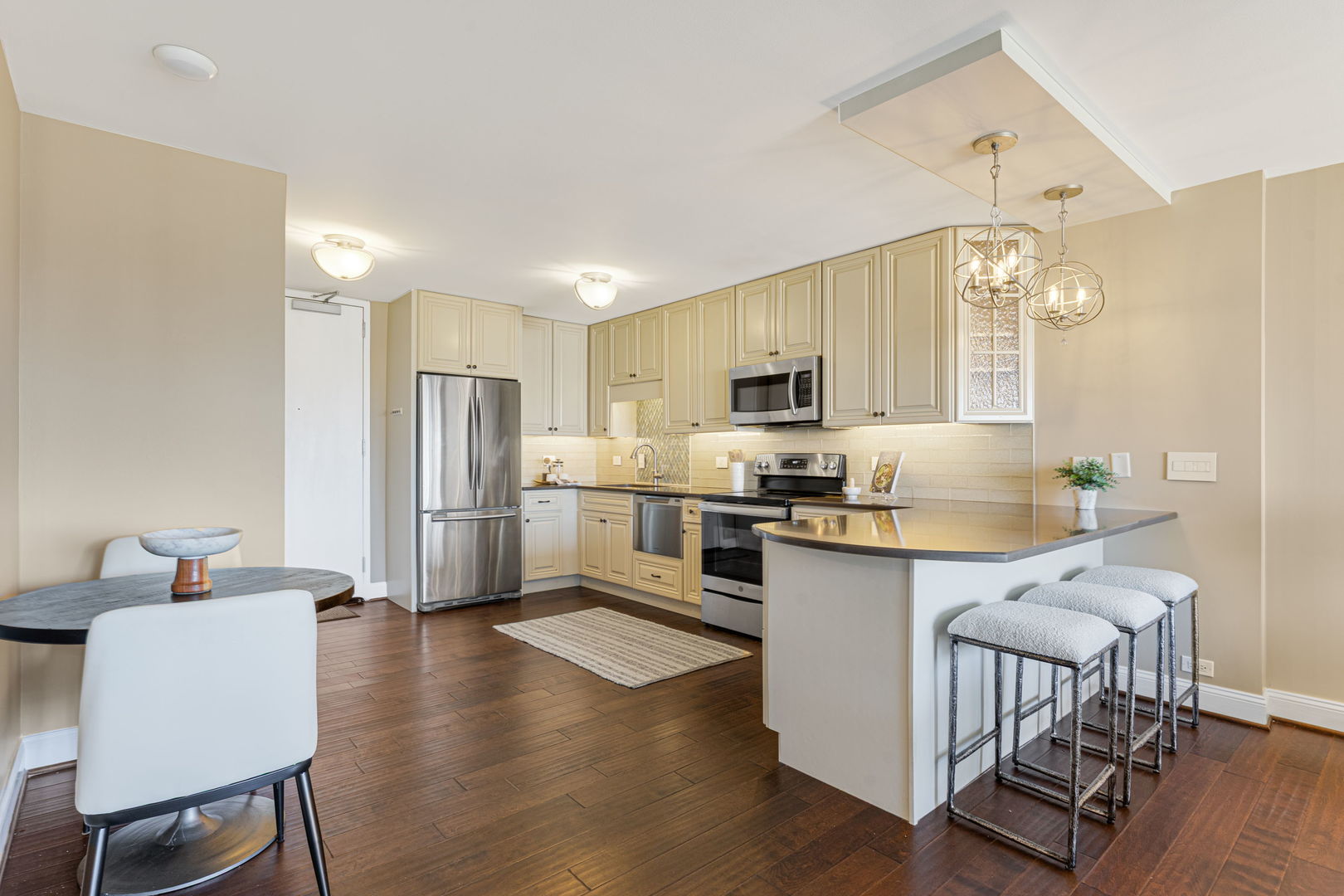 2020 N Lincoln Park West 18C
