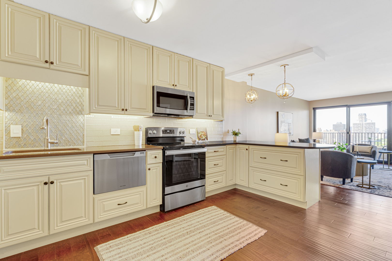 2020 N Lincoln Park West 18C
