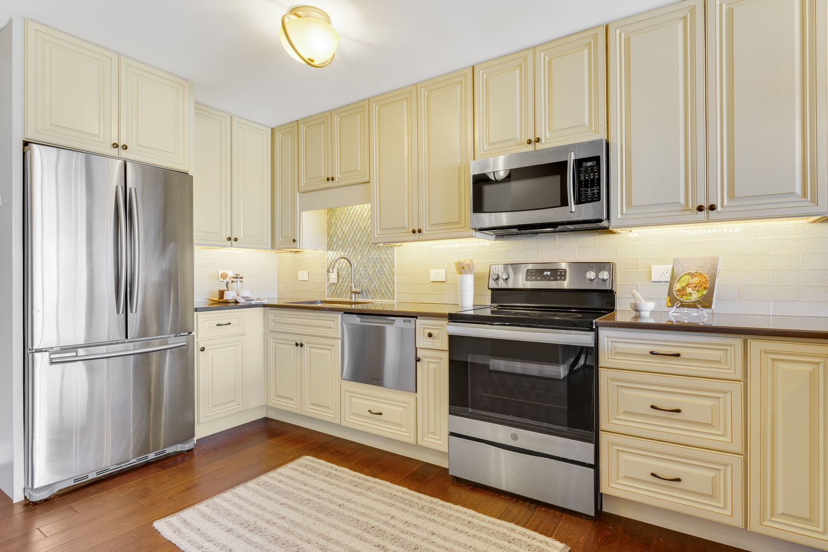 2020 N Lincoln Park West 18C
